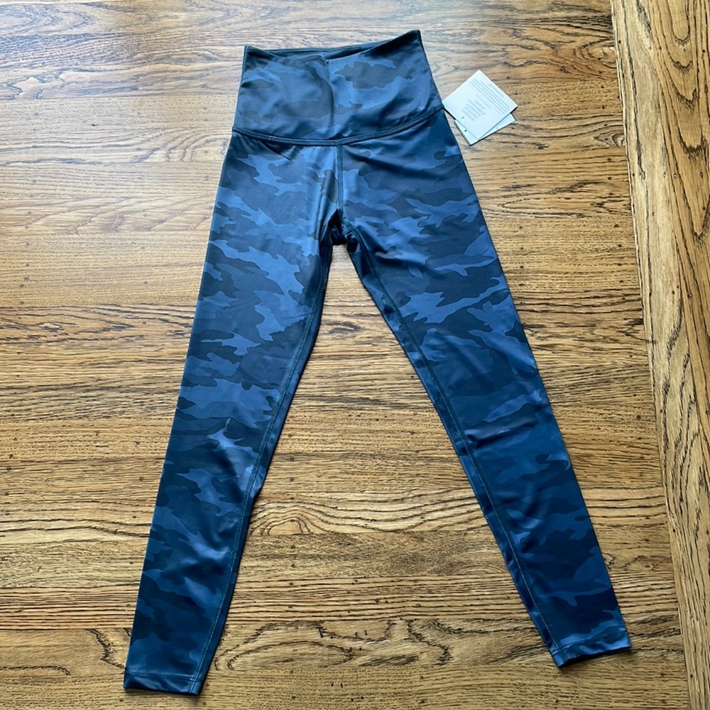 NEW - Beyond Yoga Navy Camo leggings size xs